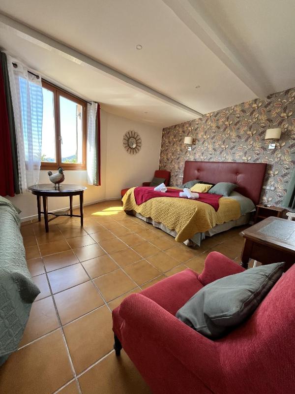 Standard Double Room image 3