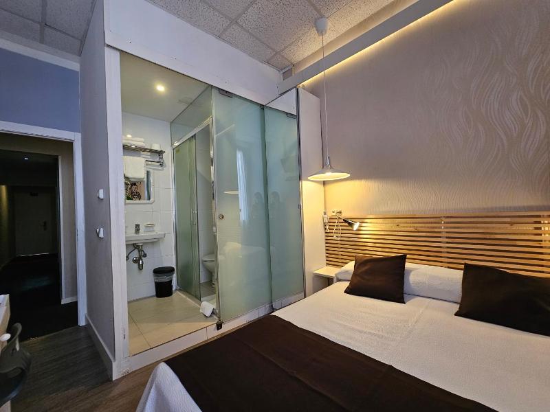 Double Room with Balcony image 1