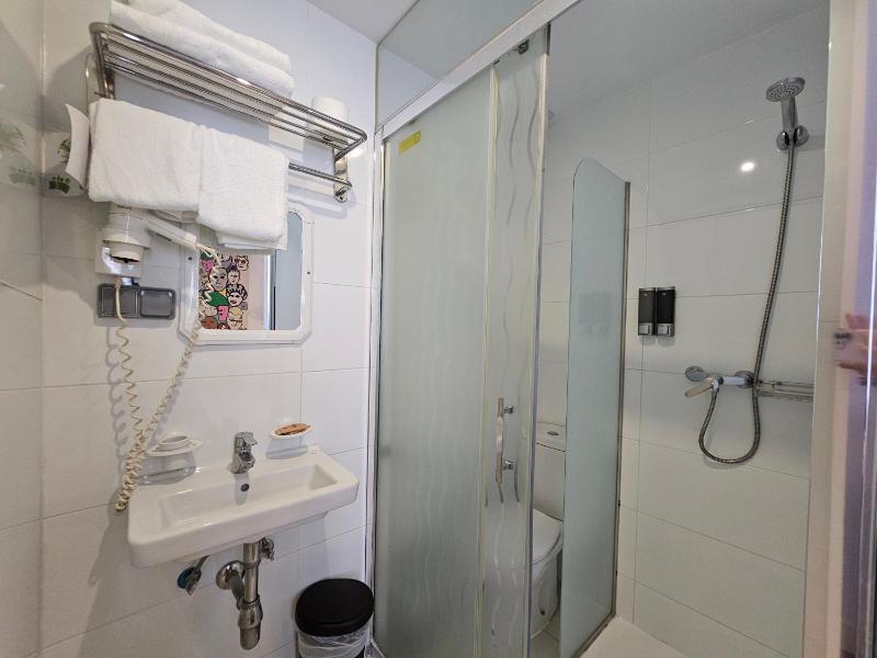 Double Room with Balcony image 2