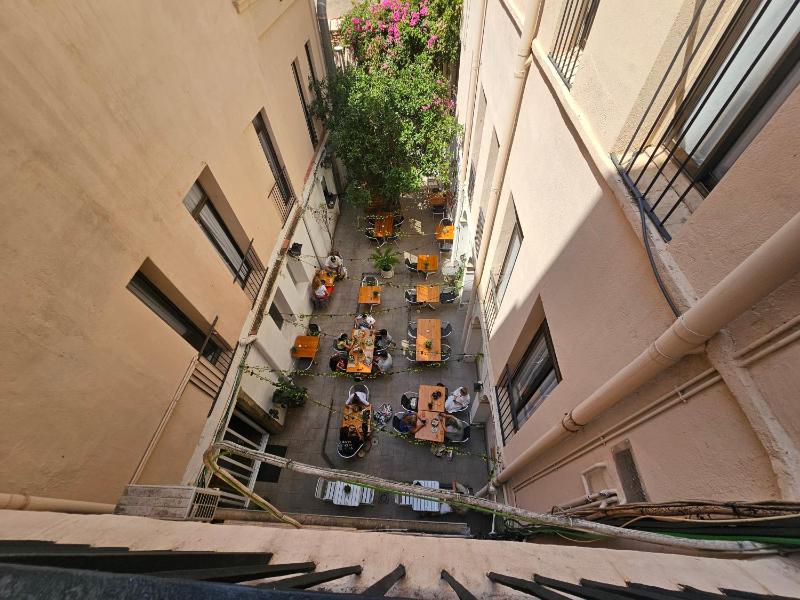 Double Room with Balcony image 4