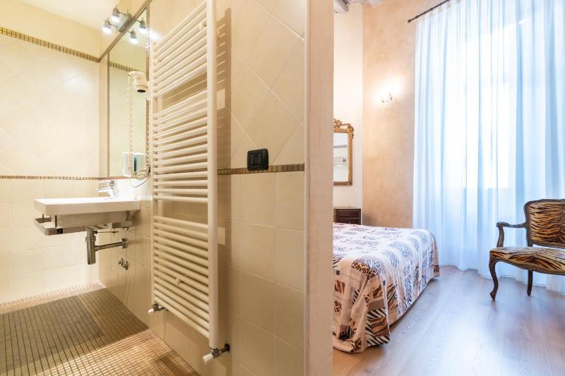 Double or Twin Room image 3