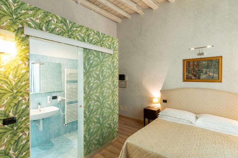 Superior Double Room image 2