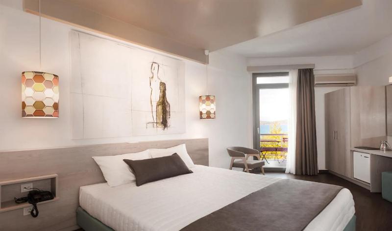 Twin or Double Room with Side Sea View image 2