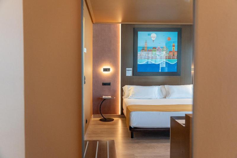 Double Room with Side Sea View image 2