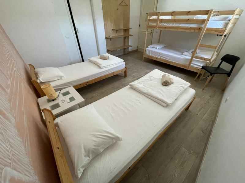 Twin Room with Extra Bed image 4