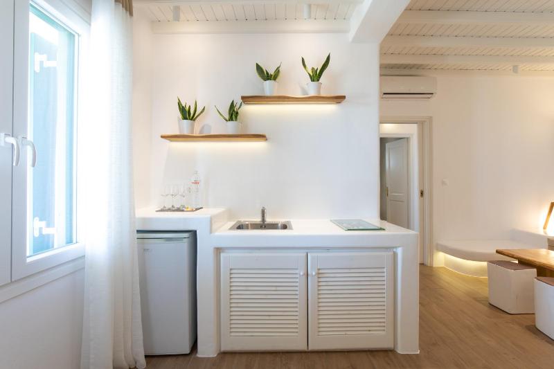 Seethrough Mykonos Suites - image 3