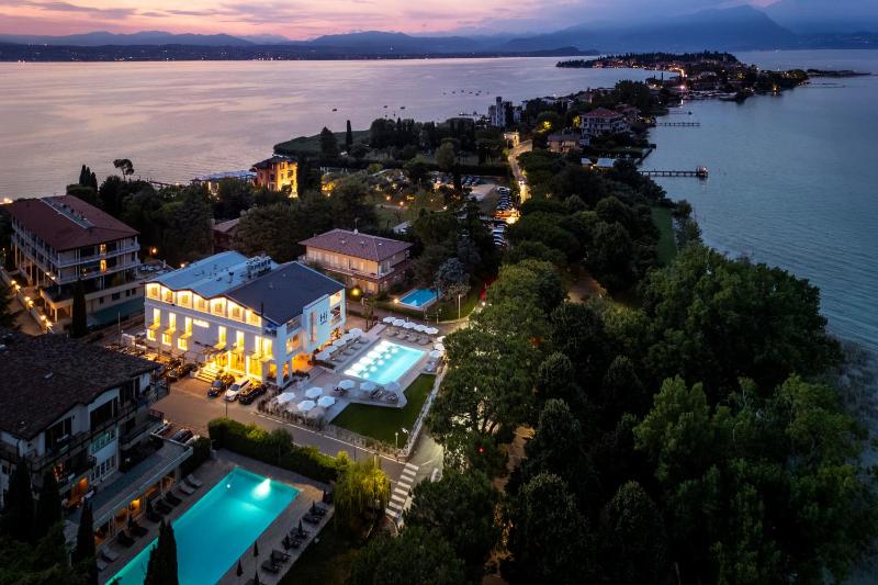 Hi Hotels Sirmione - Heated Lakeview Pool - image 46
