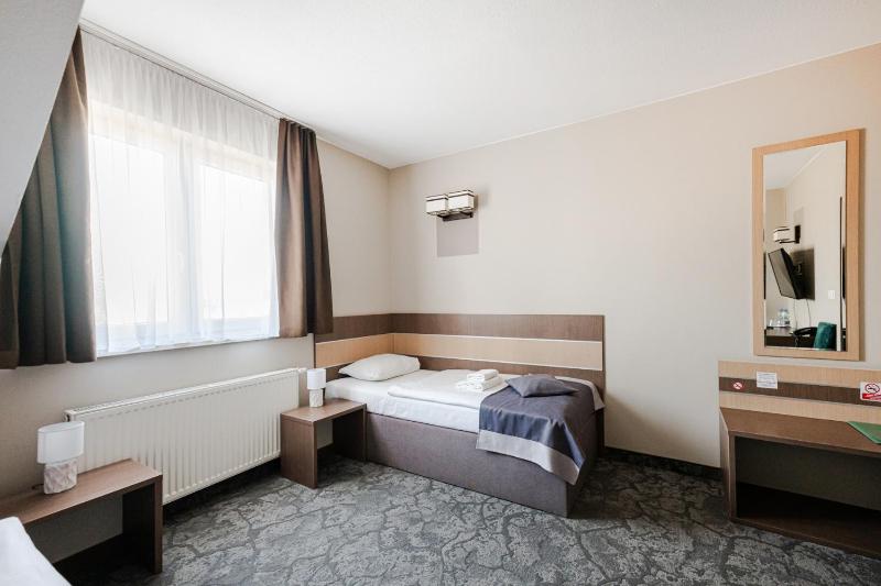 Twin Room image 1