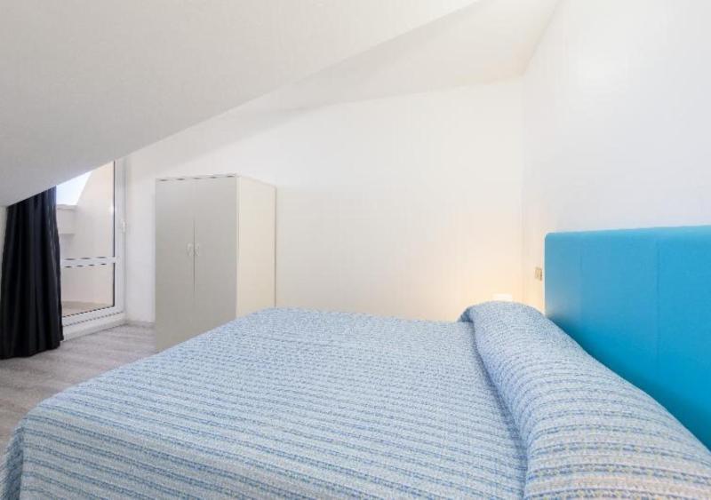 Economy Single Room image 4