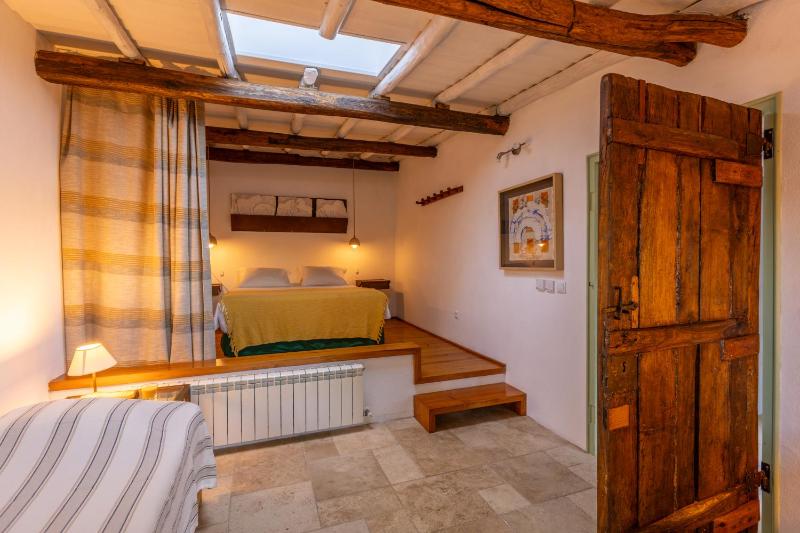 One-Bedroom Apartment image 2