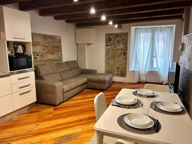One-Bedroom Apartment image 3