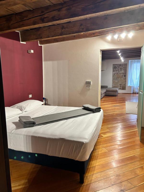 One-Bedroom Apartment image 4