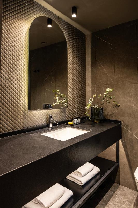 Executive Room with City View image 1