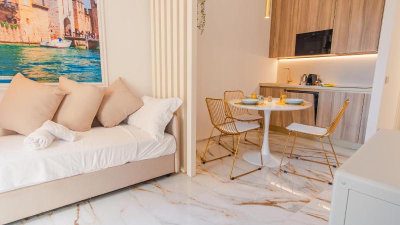 Suite Sirmione Studio - Italian Homing - image 3
