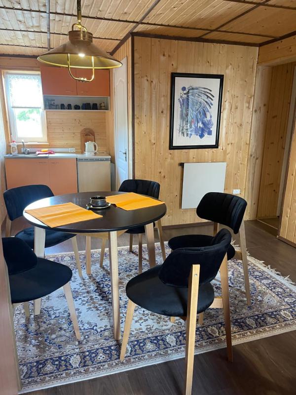 Apartment with Mountain View image 1