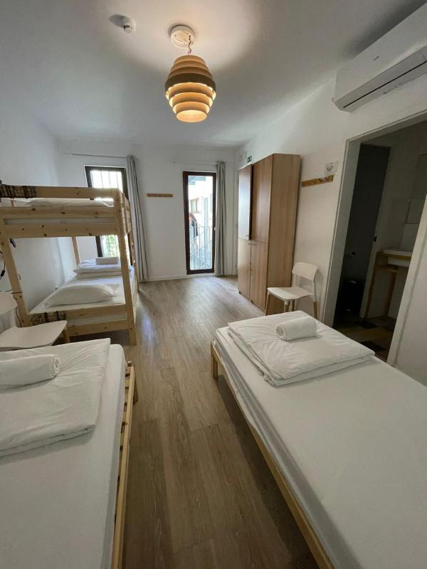 Bed in 4-Bed Mixed Dormitory Room image 1