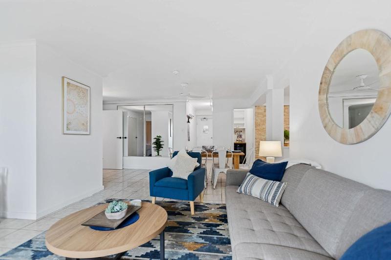 Rainforest and Reef Retreat Esplanade Ground Floor Apartment - image 8