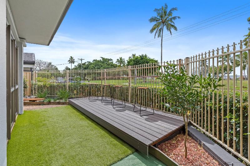 Rainforest and Reef Retreat Esplanade Ground Floor Apartment - image 3