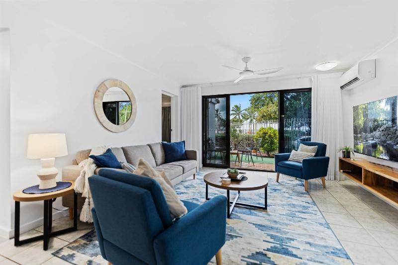 Rainforest and Reef Retreat Esplanade Ground Floor Apartment - image 13
