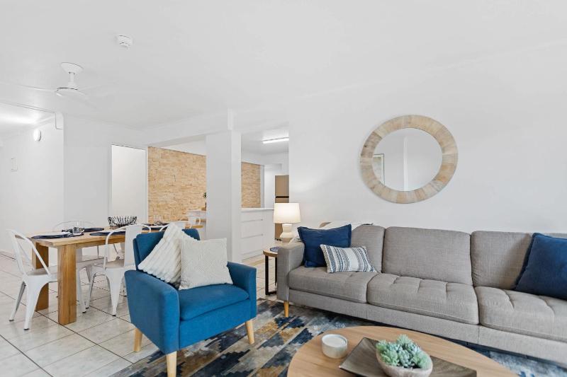 Rainforest and Reef Retreat Esplanade Ground Floor Apartment - image 11