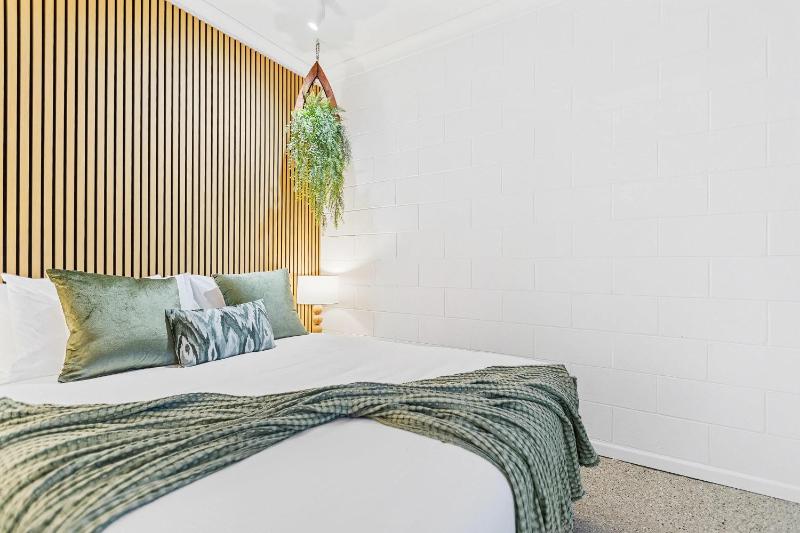 Rainforest and Reef Retreat Esplanade Ground Floor Apartment - image 4