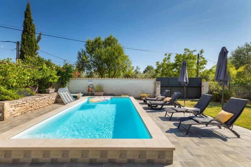 Holiday home Dioniza by Villsy- with private pool and jacuzzi - image 6