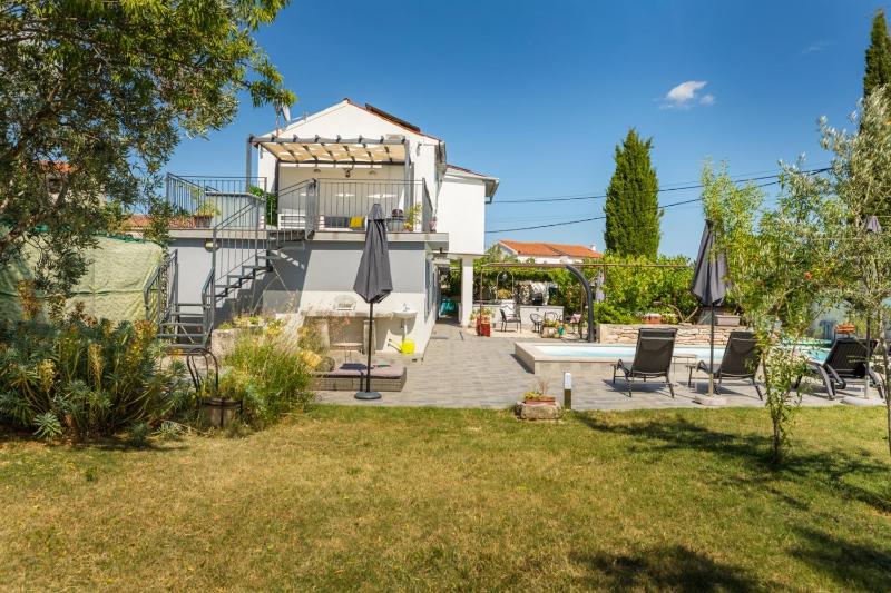 Holiday home Dioniza by Villsy- with private pool and jacuzzi - image 24
