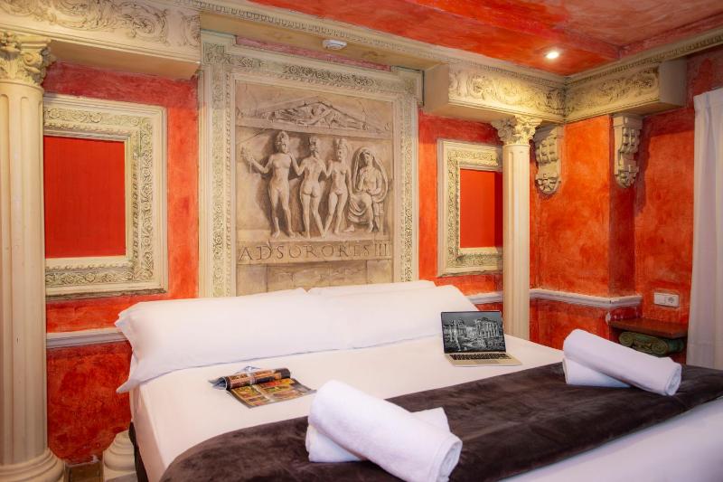 Luxury Suite with Spa Bath image 1