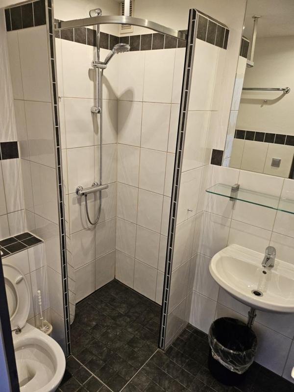 Double Room image 4