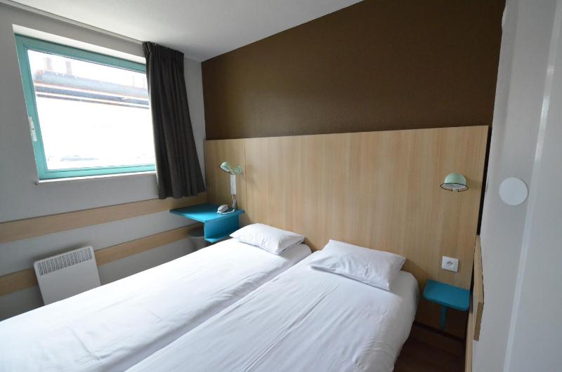 Twin Room image 4