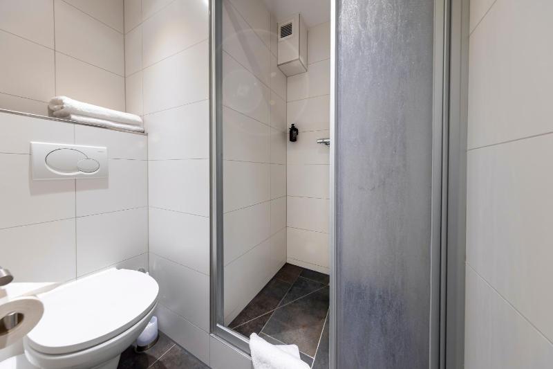 Double or Twin Room image 4