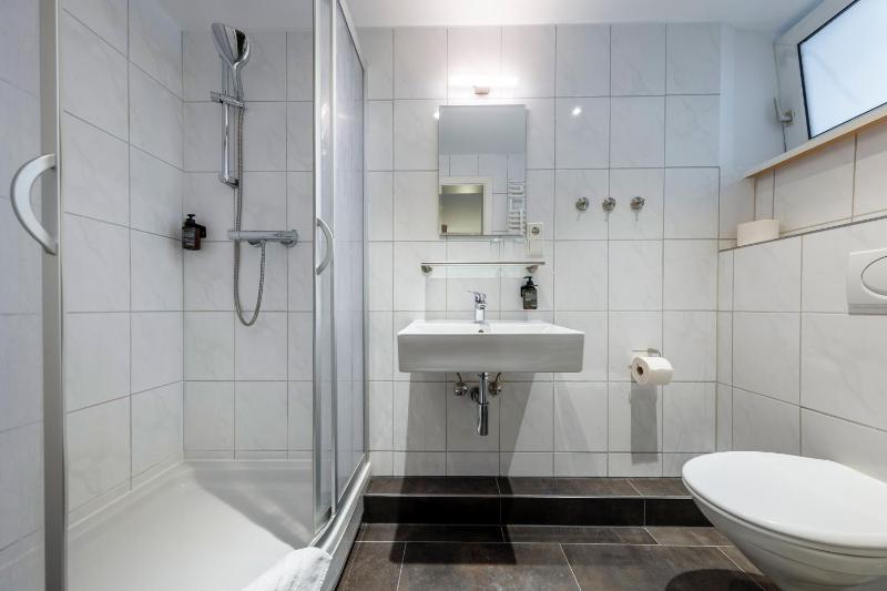 Comfort Triple Room image 4