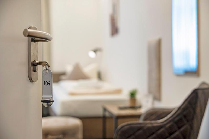 Standard Twin Room image 1