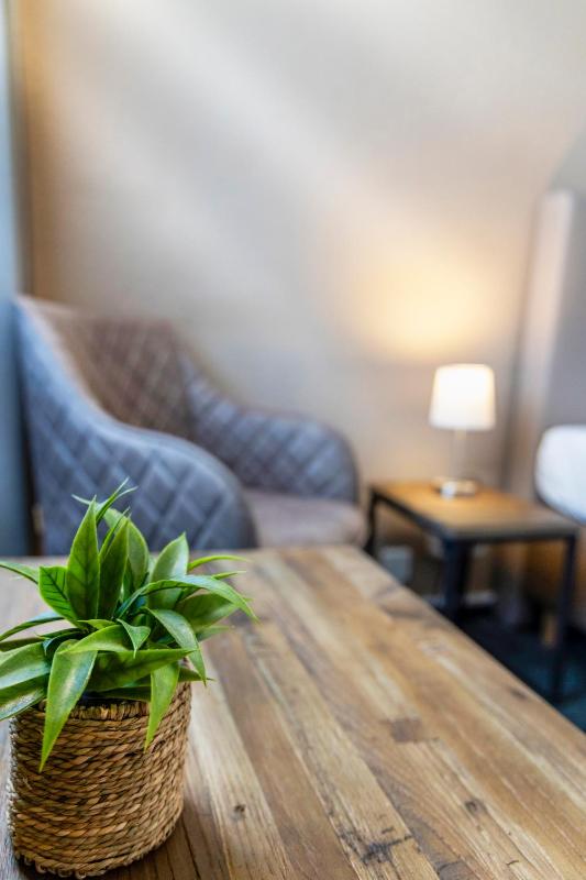 Small Double Room image 4