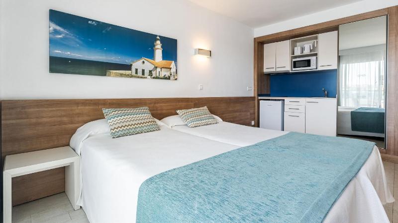 Studio with Sea View image 2