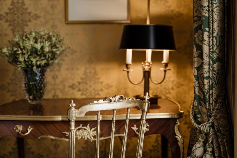 City Queen Room image 3