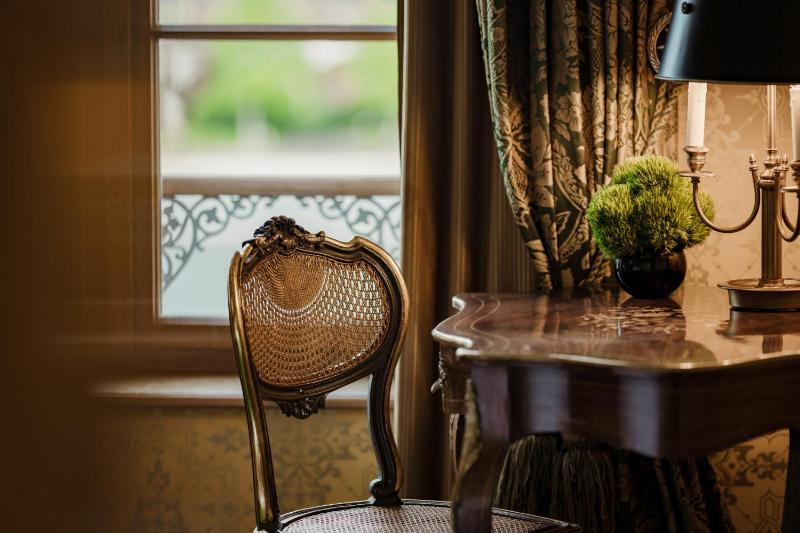 River Queen Room  image 3