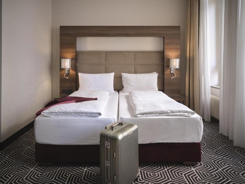 Superior Plus Twin Room image 4