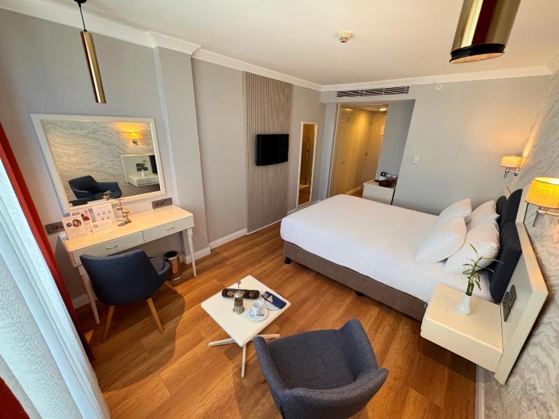 Superior King Room - Free SPA Access image 4