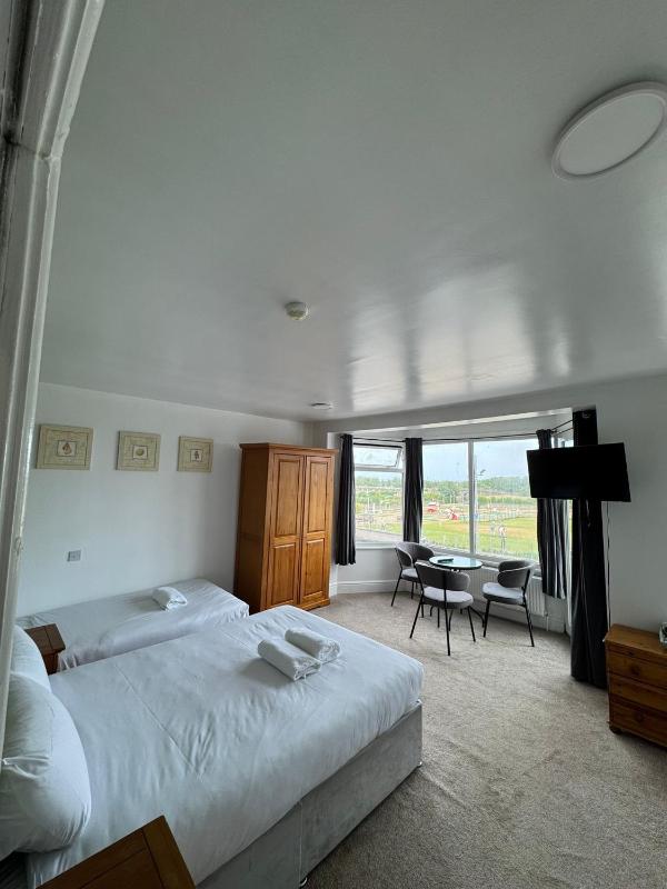 Sea Side Hotel - image 8