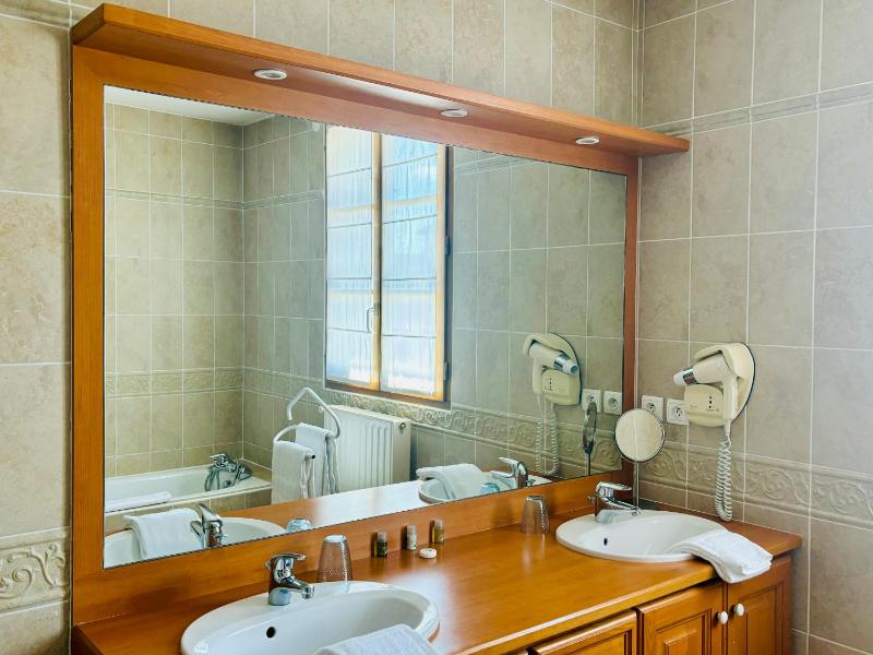 Double Room with Small Lounge and Terrace image 4