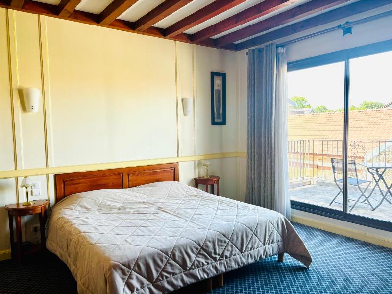 Double Room with Small Lounge and Terrace image 3