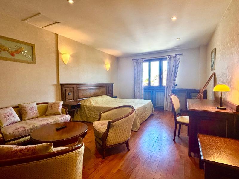Double Room with Small Lounge image 1