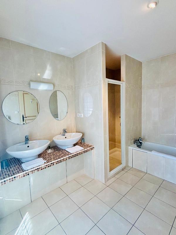 Double Room with Small Lounge image 3