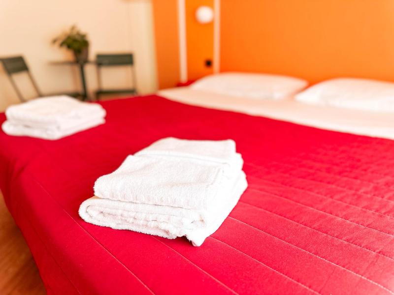 Double or Twin Room image 4