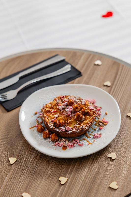 Premium Twin Room image 3