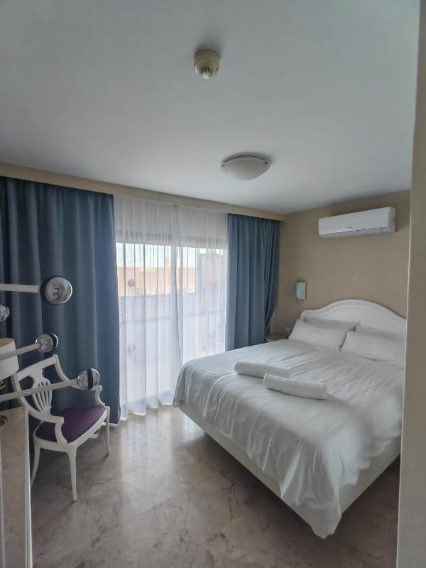 Deluxe Apartment image 1