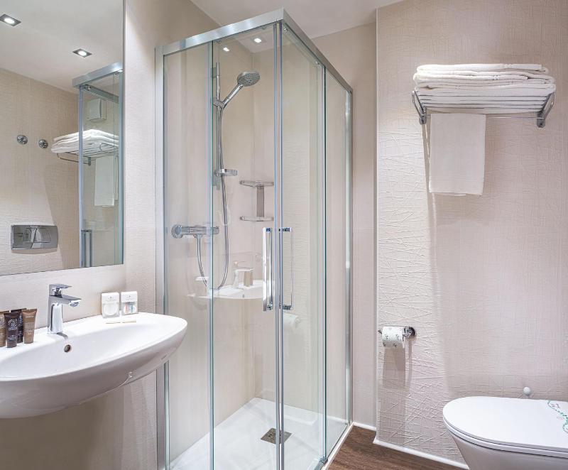 Single Room image 3