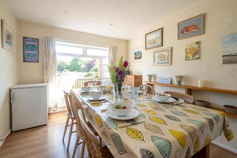 18 Linden Road - sleeps 5 - Less than a mile from the Aldeburgh Beach and a Vibrant High Street - image 20