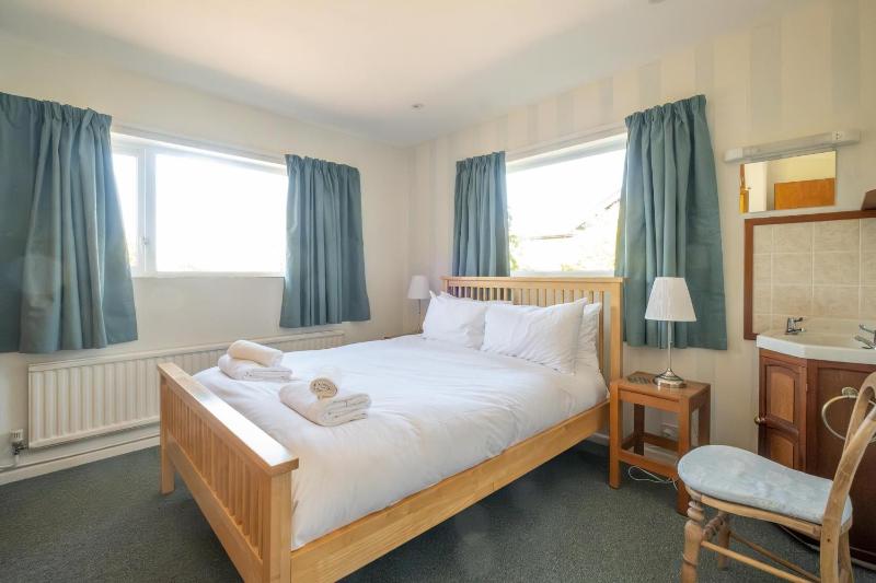 18 Linden Road - sleeps 5 - Less than a mile from the Aldeburgh Beach and a Vibrant High Street - image 18